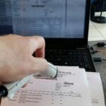 Zbliżony plan przyciętej książki