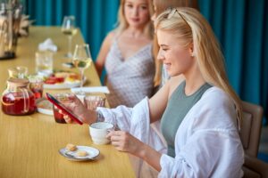 Jaki VAT na herbatę (w tym ziołową, owocową, w restauracji)?