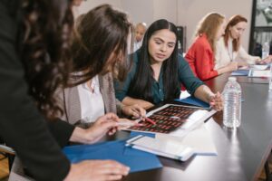 Jaki VAT na szkolenia, warsztaty edukacyjne i usługi konferencyjne?