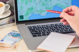 Jaki kurs waluty stosować do VAT (przy imporcie/eksporcie usług/towarów, WNT, WDT, OSS)?