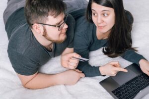 Man gives woman bank card for online shopping