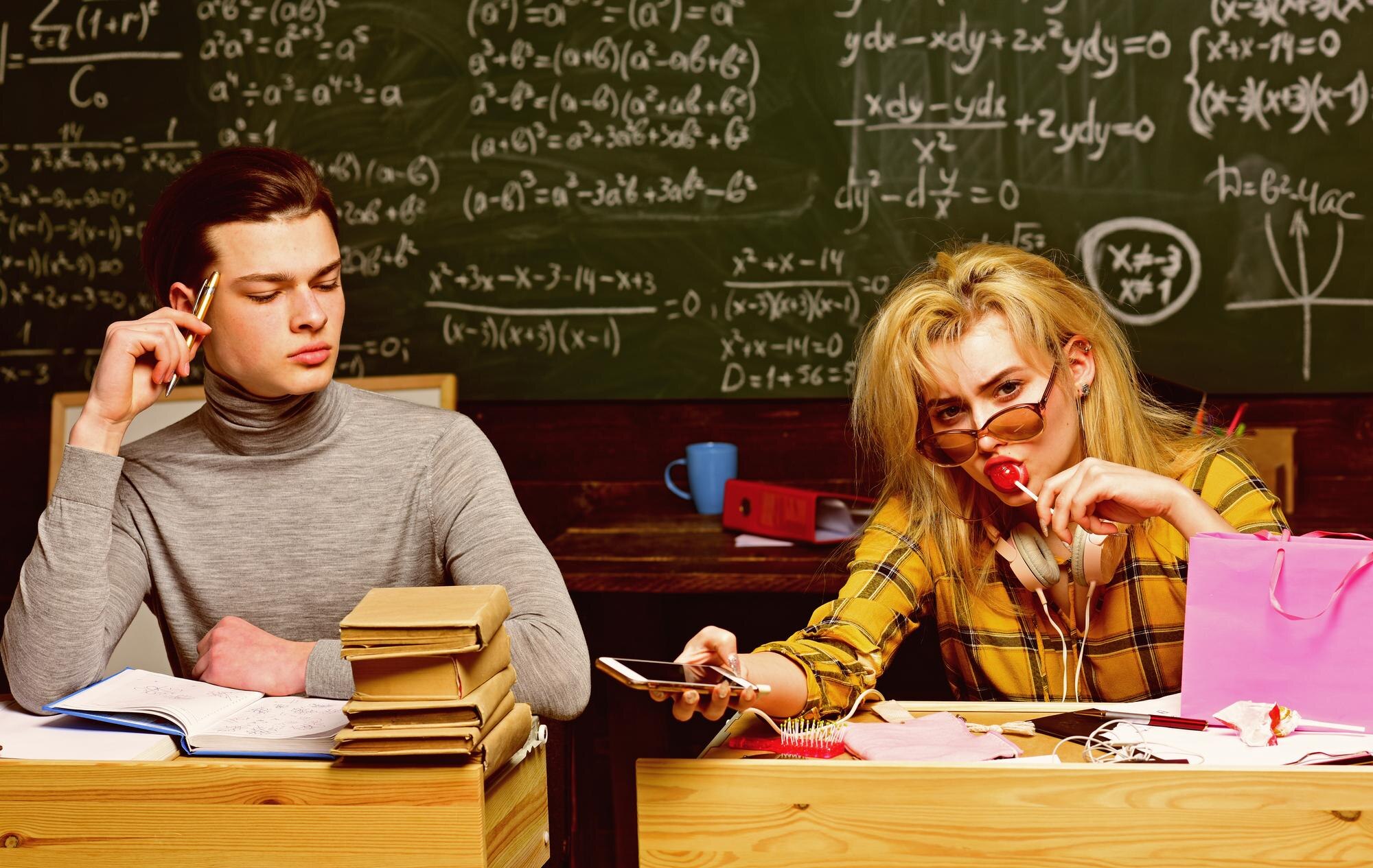 Końcowy test egzaminacyjny dla studentów studiujących do egzaminu w klasie Uczniowie szkół średnich studiujący i czytający razem w koncepcjach edukacji w klasie