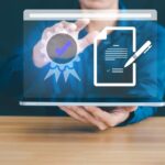 Weryfikacja dokumentów elektronicznych w Internecie przesyłanie dokumentów przez system bazy danych do zatwierdzenia