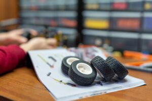 Jaki VAT na części samochodowe i opony (w tym wymiana)?