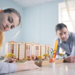 studenci szkolenia z budowy modeli architektonicznych