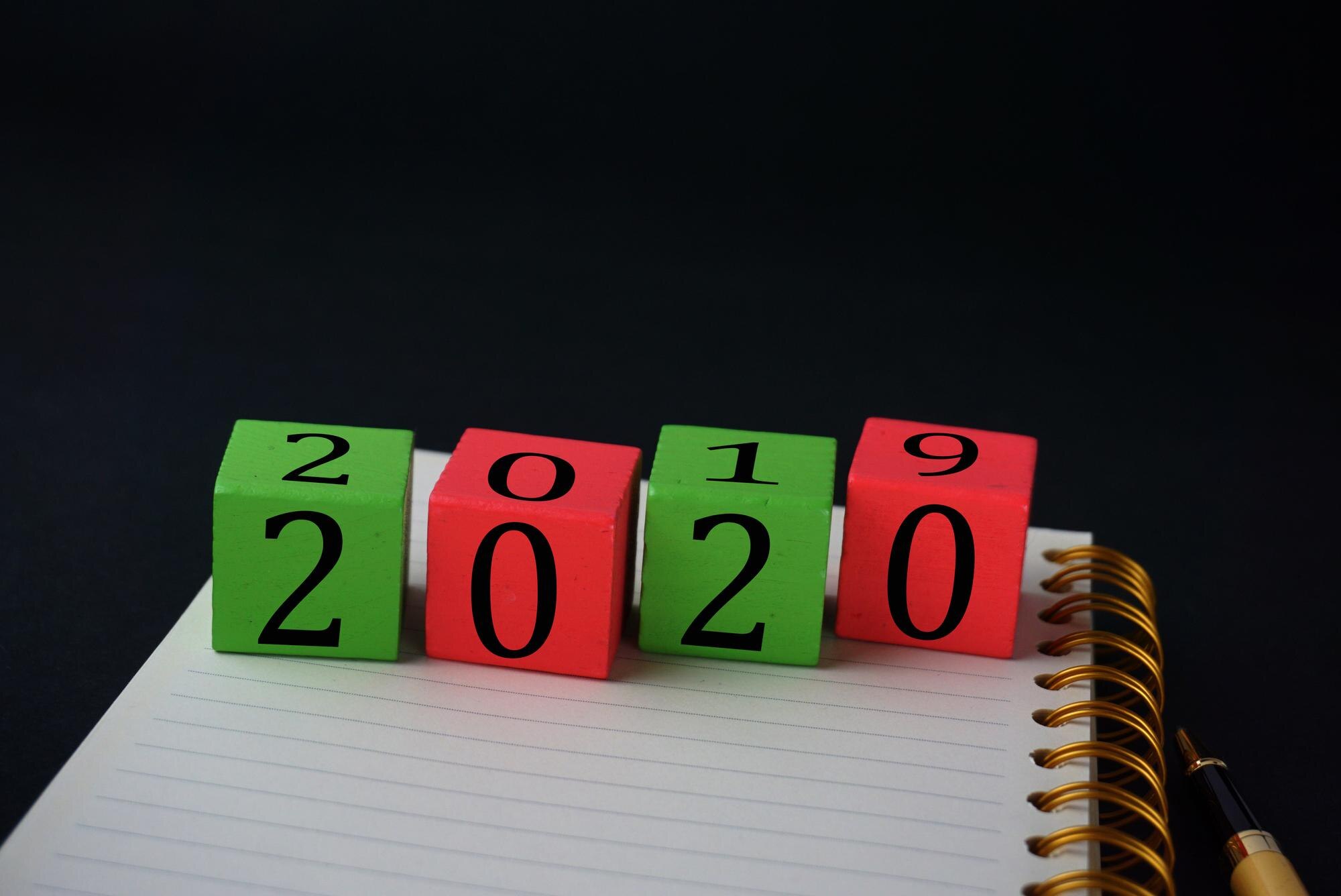 Zbliżenie tekstu napisanego na czarnym tle